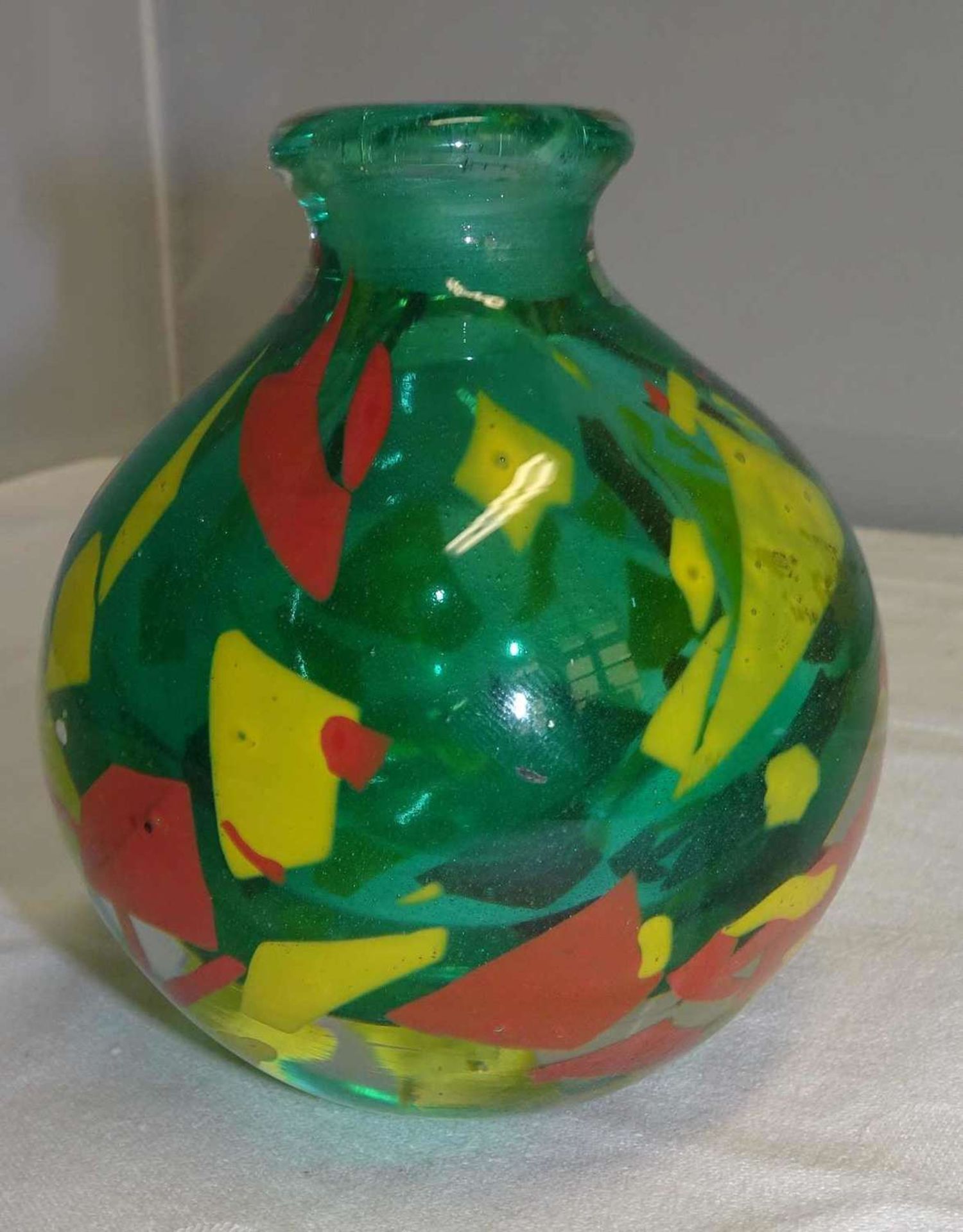 1 Eisch Glasvase, bayr. Wald, Ritzsignatur Eisch ES81, Höhe ca. 17 cm. Handarbeit. 1 Eisch glass