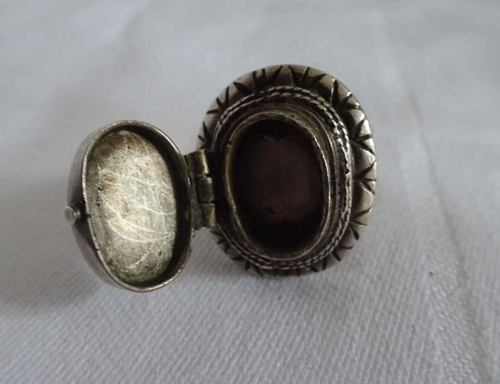 Giftring, 925er Silber, besetzt mit 1 Onyxplatte. Ringgröße ca. 54. Gewicht ca. 16,7 gr, Poison - Bild 3 aus 4