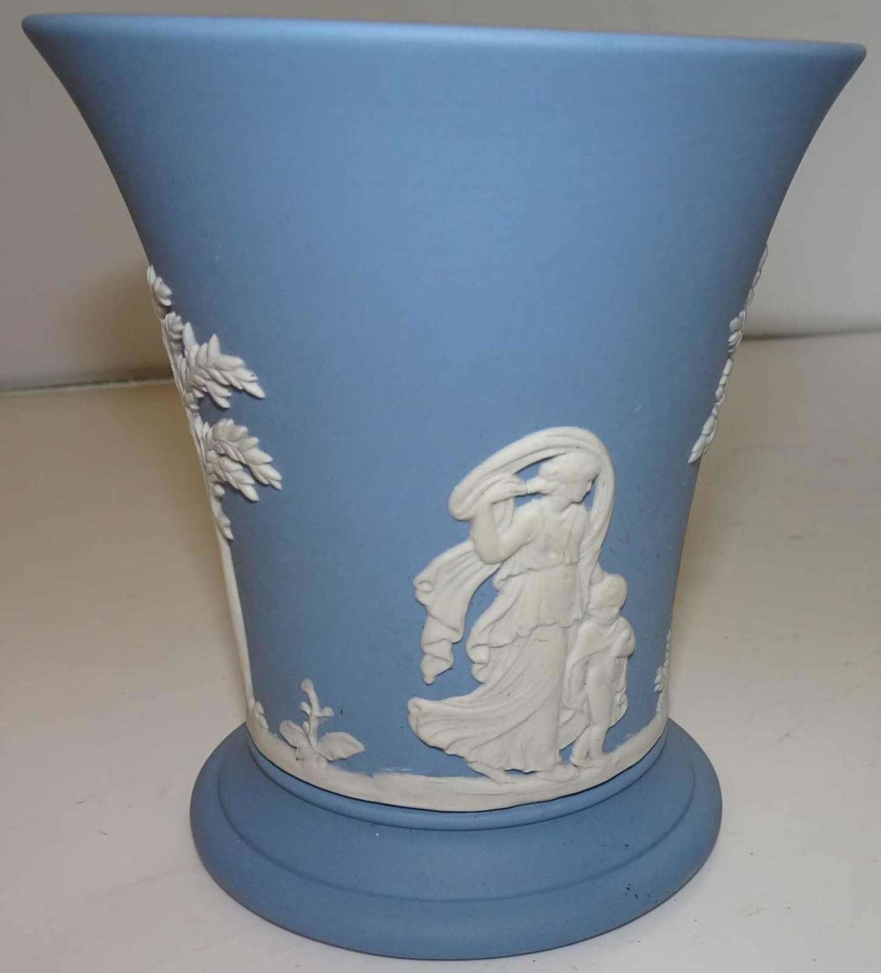 Wedgwood Vase, Jasper Blau Nr. 19, 19. Jahrhundert. Höhe ca. 10 cm. Made in England. Wedgwood vase, - Image 2 of 3