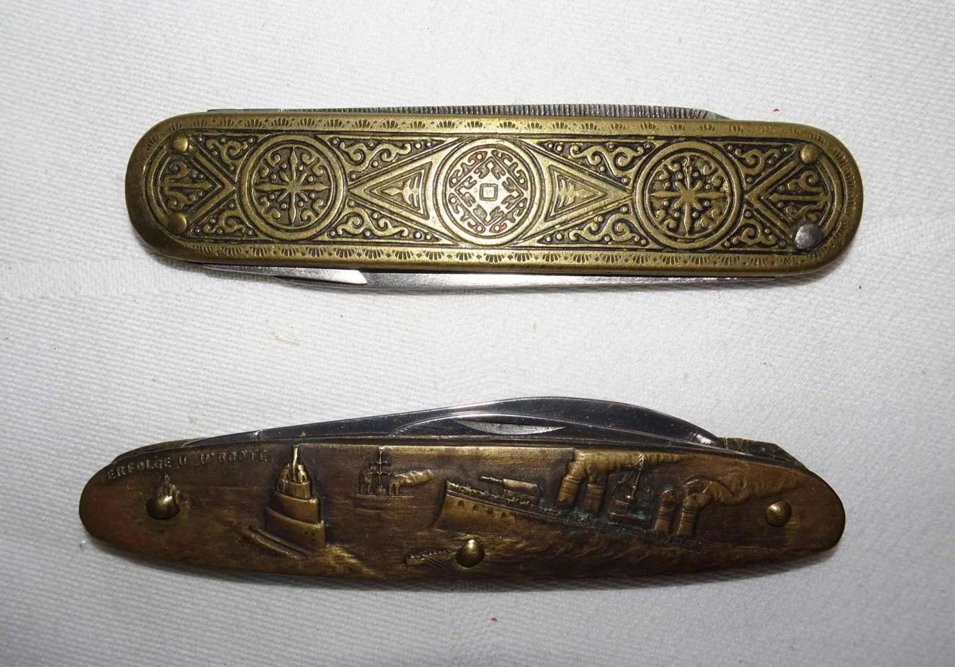 2 alte Taschenmesser, dabei 1 seltenes Messer Adolf Hitler U-Boote Erfolge. Bitte besichtigen! 2