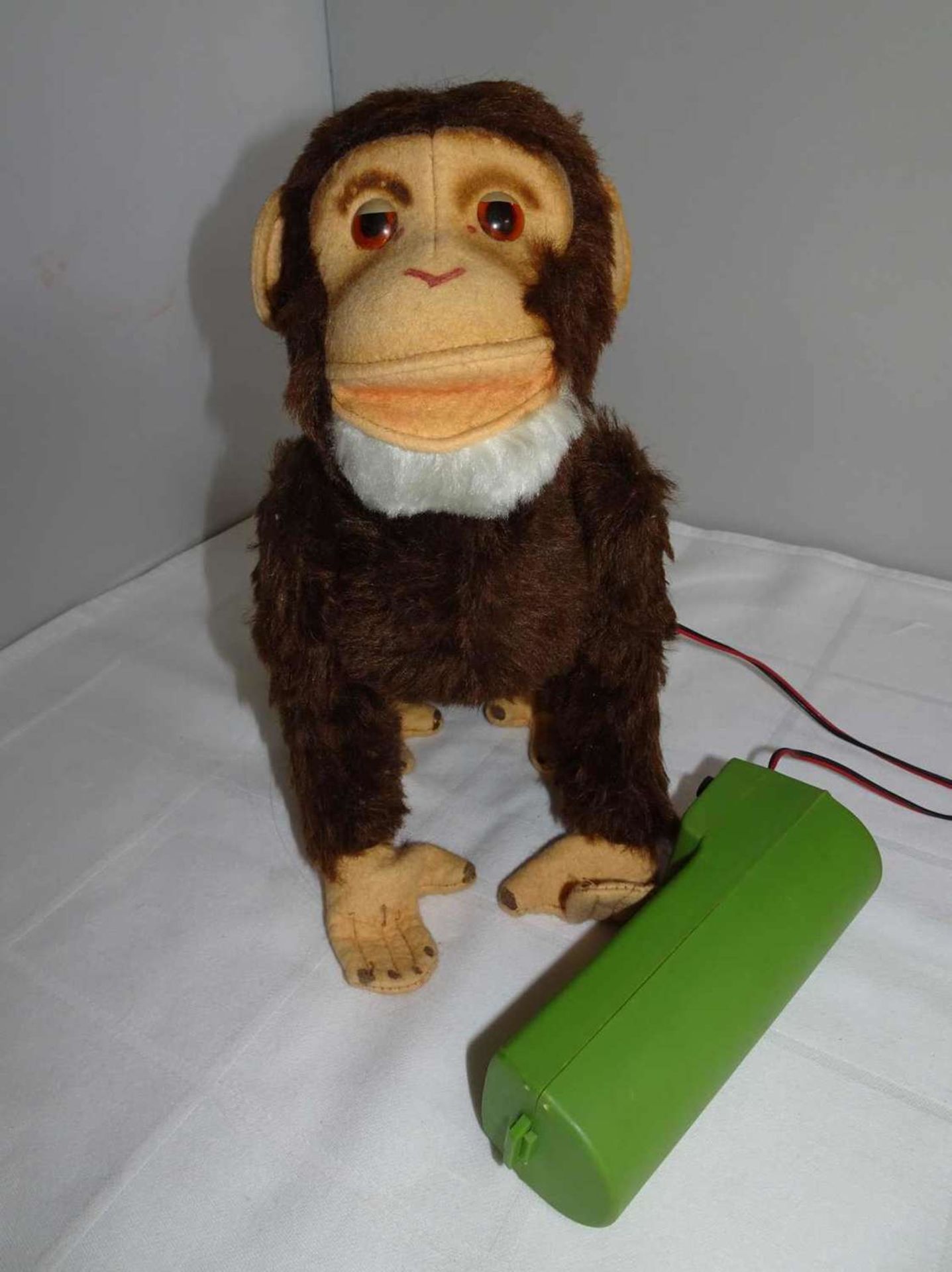 alte Hüpffigur "Affe", batteriebetrieben. Funktion nicht geprüft. old jumping figure "monkey", - Image 2 of 2