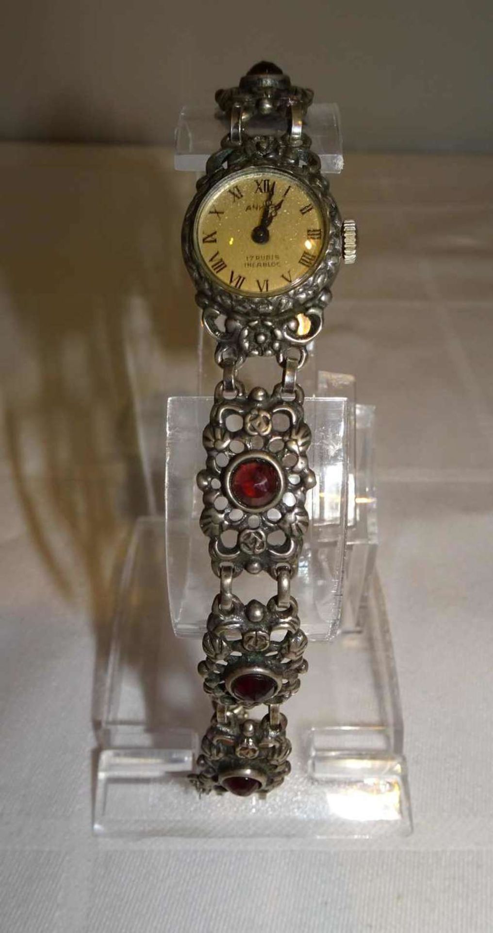 Trachtenuhr mit Granaten, 835er Silber. Uhr Firma Anker. Länge ca. 17,5 cm Costume watch with