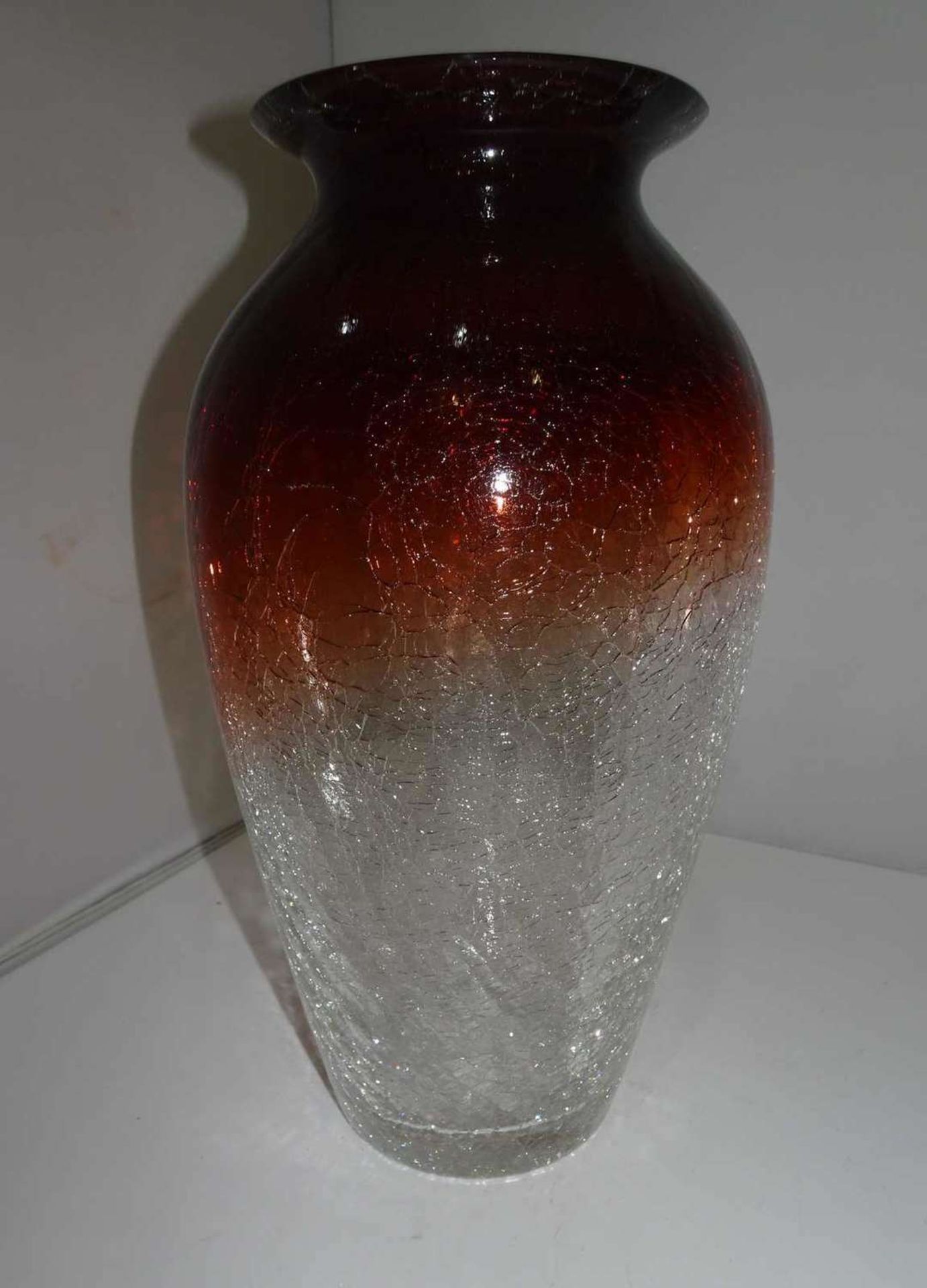 Eisglasvase, bay. Wald. Klarglas in rot überlaufend. Höhe ca. 29 cm. Topzustand. Ice glass vase,