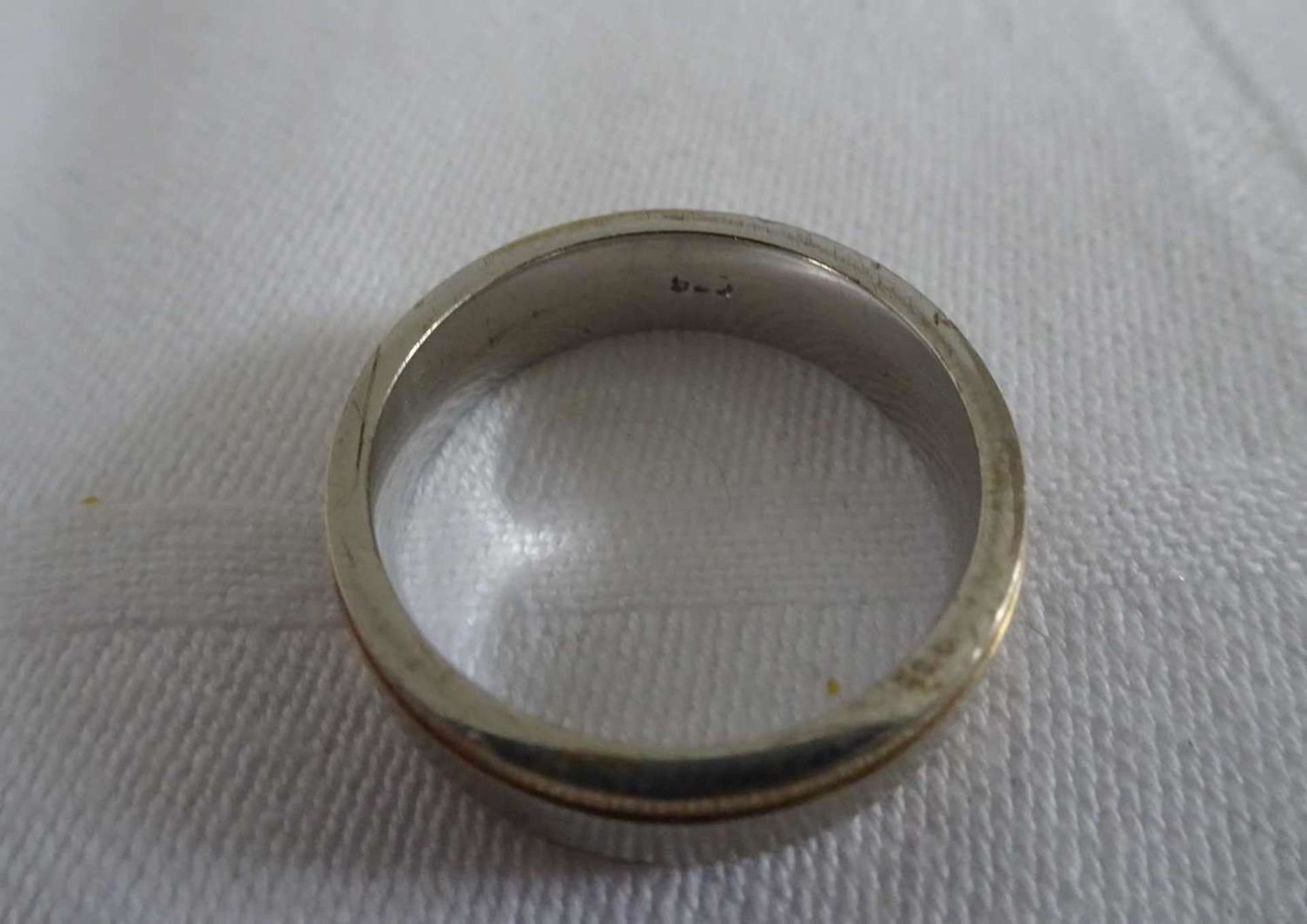 Ring, unisex, 585er Weiß- und Gelbgold. Ringgröße 60. Gewicht ca. 7,4 gr. Ring, unisex, 585 white - Image 3 of 4