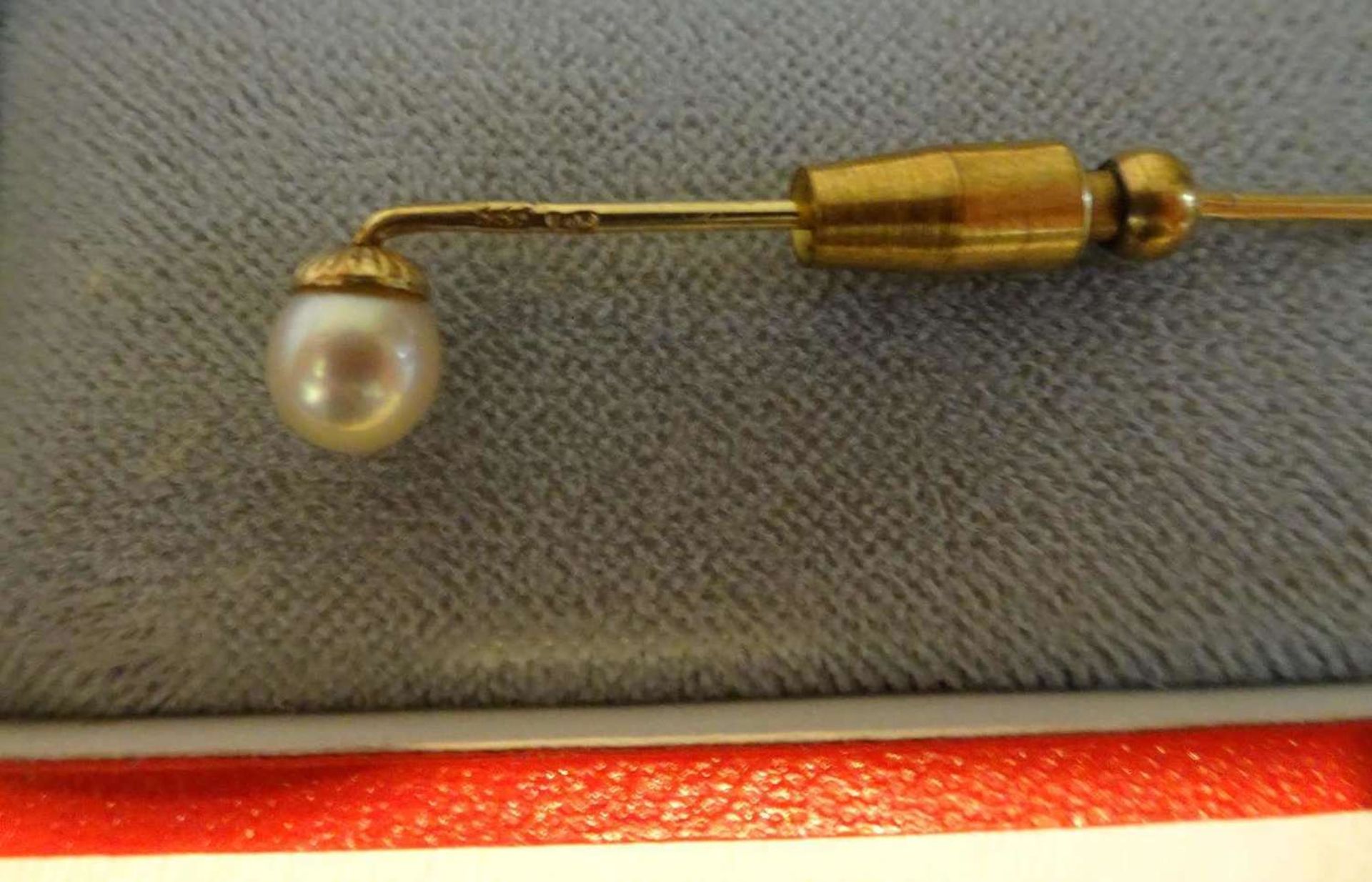 Nadel, 333er Gelbgold besetzt mit 1 Perle. Länge ca. 6,2 cm. Gewicht ca. 1,7 gr., sowie 1 Bernstein - Bild 4 aus 4