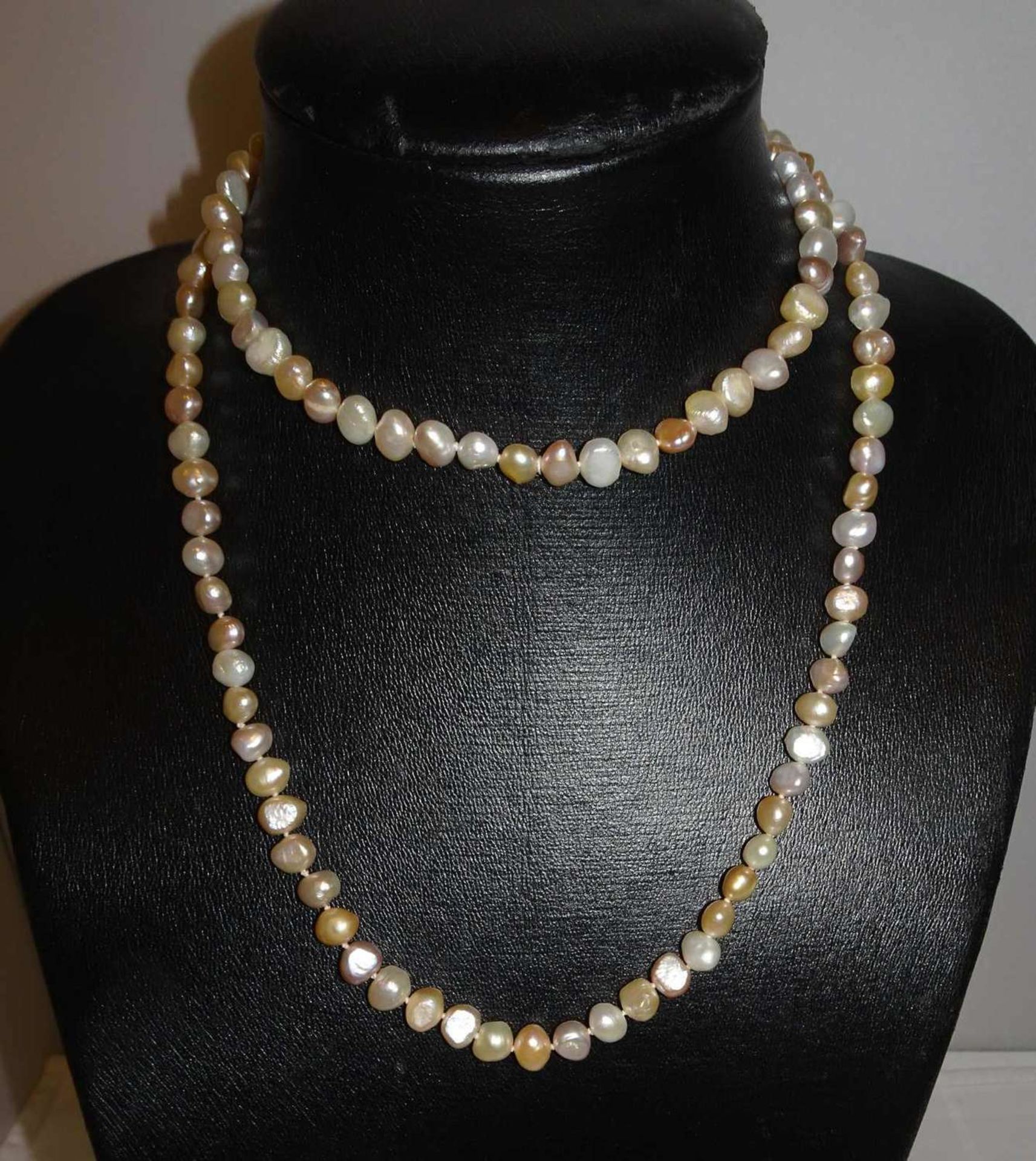 Echtperlenkette, endlos. Länge ca. 88 cm. Real pearl necklace, endless. Length approx. 88 cm. - Bild 2 aus 3