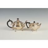 An Edwardian silver teapot, London, 1908, makers mark of Goldsmiths & Silversmiths Company, gross
