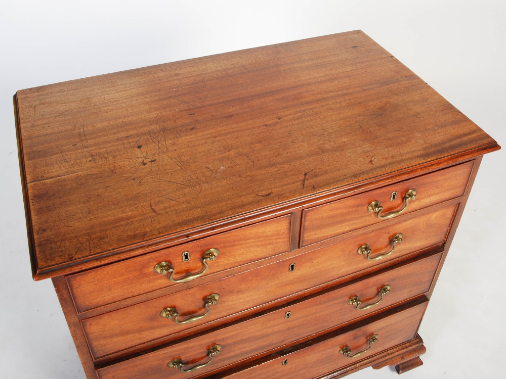 A George III mahogany chest of drawers of neat proportions, the rectangular top with moulded edge - Image 2 of 7