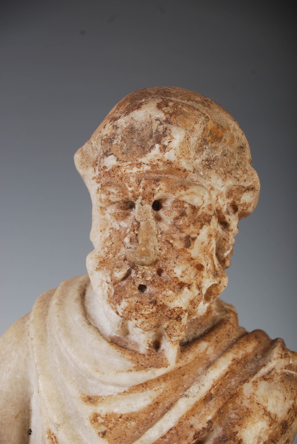 Antiquities- An antique Roman marble bust of a bearded male, mounted on weighted ebonised socle - Image 5 of 11