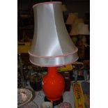 MODERN CHINESE ORANGE GROUND TABLE LAMP ON HARDWOOD STAND, WITH SHADE