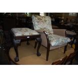 EARLY 20TH CENTURY MAHOGANY DRESSING TABLE STOOL ON CABRIOLE LEGS WITH CLAW AND BALL FEET,