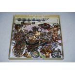 BOX - ASSORTED COSTUME JEWELLERY, BROOCHES, NECKLACES, INCLUDING A WHITE METAL MOUNTED CLAW BROOCH