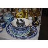 ASSORTED CERAMICS INCLUDING THREE PIECES OF BAVARIAN ART POTTERY, BLUE AND WHITE TRANSFER PRINTED