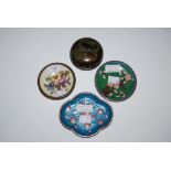 CANTON ENAMELLED QUATREFOIL DISH, CLOISONNE ASH TRAY, CLOISONNE CIRCULAR BOX AND COVER WITH A FLORAL