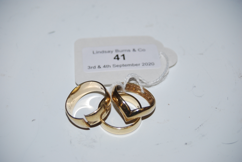 AN 18CT GOLD WEDDING RING AND TWO 9CT GOLD RINGS, GROSS WEIGHT 9.8 GRAMS