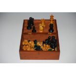 LATE 19TH/EARLY 20TH CENTURY TURNED WOOD AND EBONISED CHESS SET COMPRISING WEIGHTED PIECES IN A