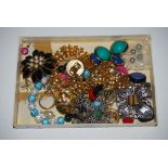 COLLECTION OF ASSORTED COSTUME JEWELLERY AND EARRINGS