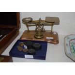 VINTAGE MAHOGANY AND BRASS POSTAL SCALES, TOGETHER WITH ASSORTED GRADUATED WEIGHTS