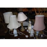 ASSORTED TABLE LAMPS INCLUDING ALABASTER TABLE LAMPS, GILT TABLE LAMP AND SHADE, PAIR OF POTTERY