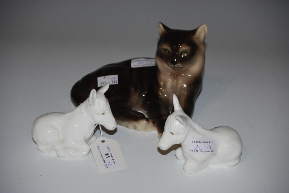 ROYAL BELVEDERE VIENNA POTTERY MODEL OF A RECUMBENT CAT, TOGETHER WITH TWO WHITE GLAZED COALPORT