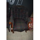 A VICTORIAN MAHOGANY FRAMED BUTTON BACK LOUNGE EASY CHAIR SUPPORTED ON CARVED CABRIOLE LEGS