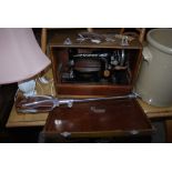 SINGER SEWING MACHINE IN CASE, TOGETHER WITH A SHOOTING STICK