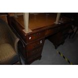 REPRODUCTION MAHOGANY TWIN PEDESTAL DESK WITH LEATHERETTE INSERT TOP