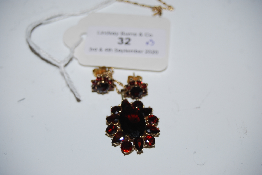 A 9CT GOLD AND GARNET PENDANT SUSPENDED FROM 9CT GOLD CHAIN, TOGETHER WITH A PAIR OF MATCHING