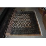 MACHINE WOVEN BEIGE PATTERNED RUG WITH GEOMETRIC DESIGN BORDER AND CENTRAL PANEL OF MEDALLIONS