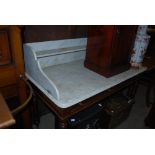VICTORIAN MAHOGANY MARBLE TOPPED WASH STAND SUPPORTED ON TURNED LEGS WITH ORIGINAL PORCELAIN