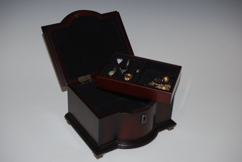 MAHOGANY JEWELLERY BOX CONTAINING ASSORTED DRESS RINGS, EARRINGS, CELTIC STYLE CRUCIFIX FORM