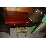 LATE 19TH/EARLY 20TH CENTURY MAHOGANY TURN OVER TEA TABLE WITH SINGLE FRIEZE DRAWER, SUPPORTED ON