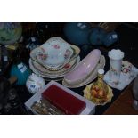 ASSORTED CERAMICS INCLUDING AYNSLEY BUD VASE AND MATCHING SWEET MEAT DISH, AYNSLEY COTTAGE GARDEN
