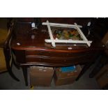 MAHOGANY SERPENTINE FRONTED CANTEEN TABLE SUPPORTED ON CABRIOLE LEGS WITH GLAZED TOP