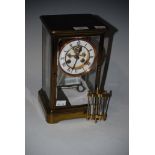 LATE 19TH/EARLY 20TH CENTURY LACQUERED BRASS MANTEL CLOCK WITH CIRCULAR ROMAN NUMERAL DIAL AND