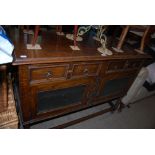 20TH CENTURY OAK STRAIGHT FRONT SIDEBOARD WITH TWO FRIEZE DRAWERS AND TWO PANELLED DOORS WITH