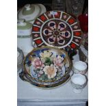 COLLECTION OF ASSORTED CERAMICS INCLUDING ROYAL CROWN DERBY IMARI PATTERNED CABINET PLATE, PAIR OF