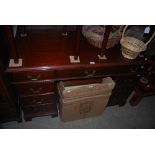 20TH CENTURY MAHOGANY DRESSING TABLE WITH NINE FRIEZE DRAWERS SUPPORTED ON BRACKET FEET