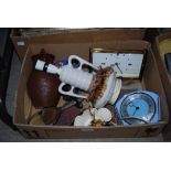 BOX - ASSORTED ITEMS INCLUDING ELECTRIC MANTEL CLOCK, TABLE LAMPS, LIMOGES JUG, BUD HOLDER, ETC.