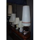 FIVE ASSORTED TABLE LAMPS AND SHADES