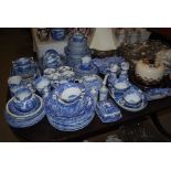 LARGE QUANTITY OF SPODE ITALIAN PATTERNED TEA AND DINNER WARES