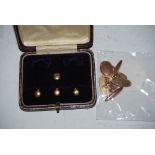 TWO PAIRS OF GENTS 9CT GOLD CUFF LINKS AND FOUR 9CT GOLD STUDS, 16.7 GRAMS