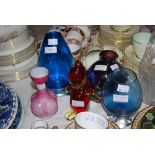 ASSORTED ART GLASSWARE INCLUDING MDINA ART GLASS VASE, MURANO BIRD FIGURE, SATIN BOTTLE SHAPED VASE,