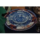 LARGE IMARI PATTERNED CHARGER, TOGEHTER WITH BLUE AND WHITE CHINESE CHARGER, TWO BLUE AND WHITE
