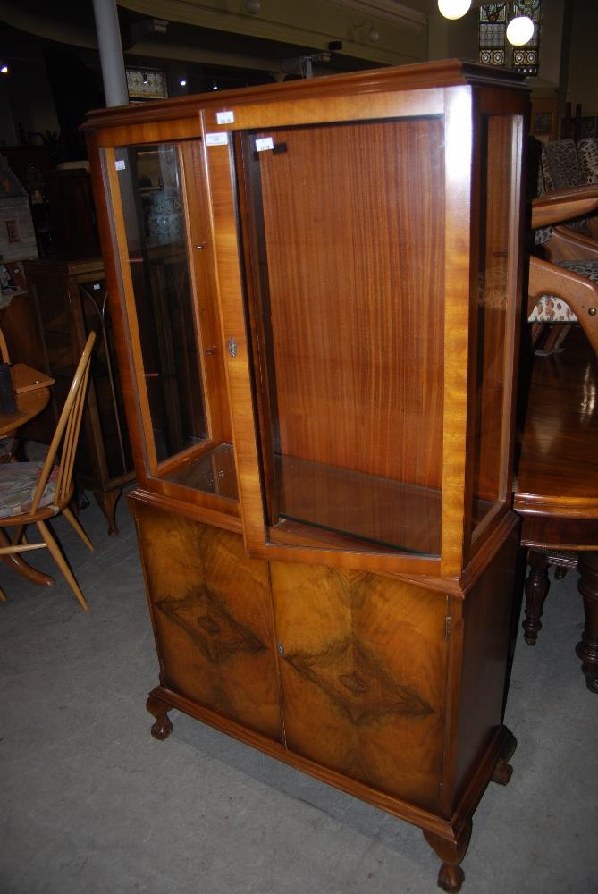 EARLY 20TH CENTURY WALNUT DISPLAY CABINET