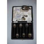 BIRMINGHAM SILVER MUSTARD POT AND THREE MUSTARD SPOONS, TOGETHER WITH A SET OF FIVE WHITE METAL