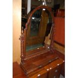 EARLY 20TH CENTURY MAHOGANY DRESSING TABLE WITH ARCHED BEVELLED MIRROR PLATE, SPIRAL TURNED UPRIGHTS