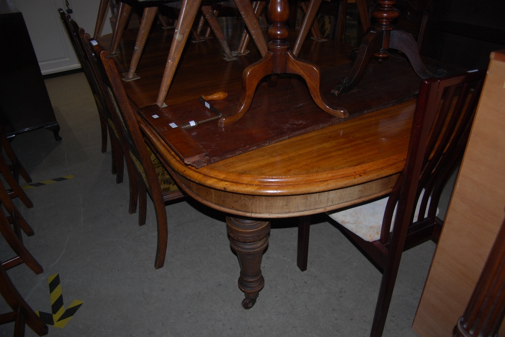 VICTORIAN MAHOGANY EXTENDING DINING TABLE ENCLOSING THREE ADDITIONAL LEAVES, THE RECTANGULAR TOP - Image 2 of 2