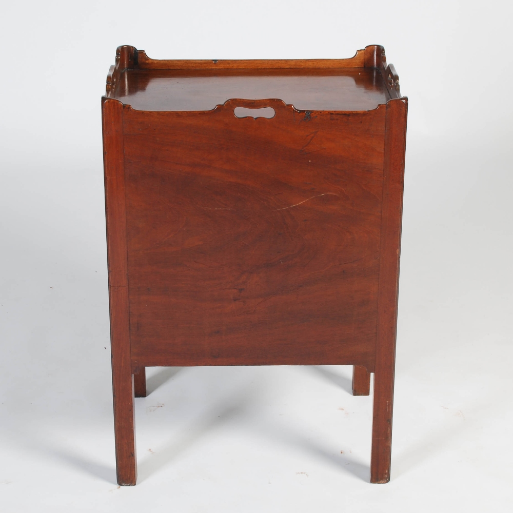 A George III mahogany tray top commode, the rectangular top with three quarter gallery and pierced - Image 9 of 10