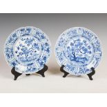 A pair of Chinese porcelain blue and white 'Kraak' dishes, Qing Dynasty, decorated with central